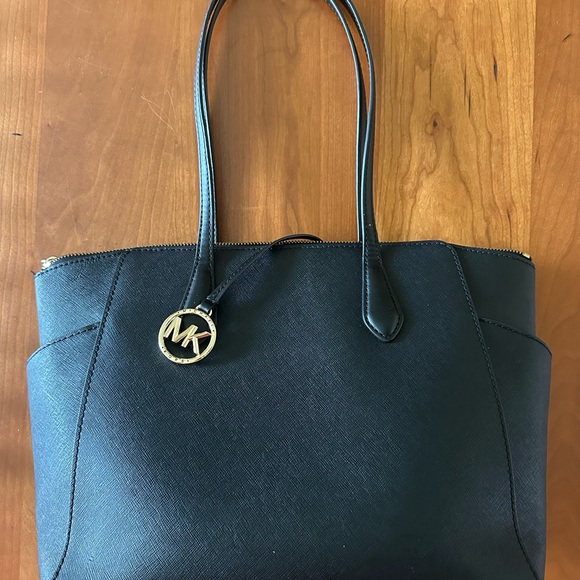 Michael Kors black bag w/2 outside pockets & spacious interior: 10” x 14” - Picture 2 of 9